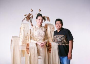 Hoa hậu Thanh Thủy hỗ trợ “đối thủ” trong phần thi National Costume