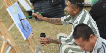 Nhóm nghệ sĩ Rừng Xòe 6 và Triển lãm “Nét vẽ tình thân” tại Ga Hà Nội