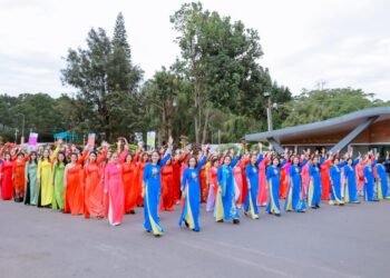 Gần 1.000 phụ nữ Đà Lạt mặc Áo Dài diễu hành