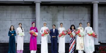 Thanh Hằng – Lan Khuê cùng dàn Hoa hậu, Á hậu đình đám biến Khu Hòa Bình của Đà Lạt thành “sàn diễn” Áo Dài khổng lồ