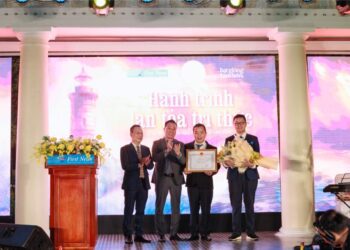 First News được Bộ TT-TT tặng Bằng khen