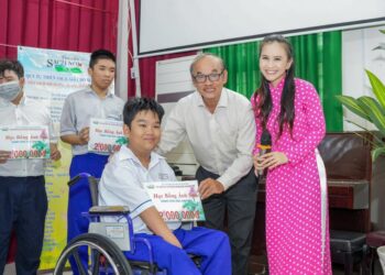 Niềm Hy Vọng Mới Từ Học Bổng Ánh Sen Dành Cho Học Sinh Khiếm Thị