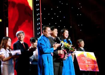 Doanh nhân Johnathan HạnhNguyễn ủng hộ 4,79 tỉ đồng cho Khánh Hòa