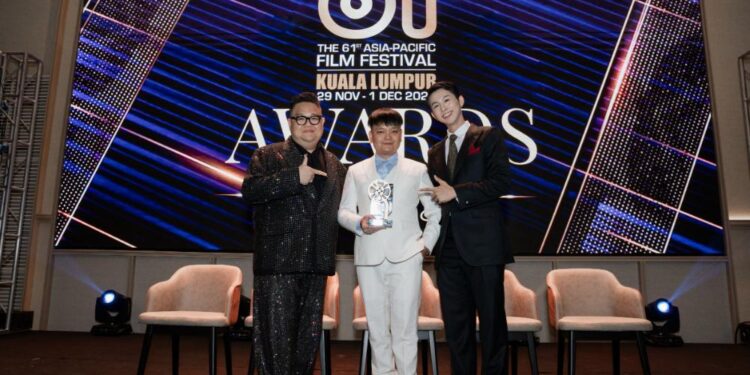 Trịnh Tú Trung và “Là Mây Trên Bầu Trời Của Ai Đó” đoạt Giải LHP Châu Á Thái Bình Dương lần thứ 61