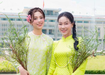 CEO Phạm Kim Dung và dàn hậu Sen Vàng khoe sắc trong áo dài đón Tết Ất Tỵ