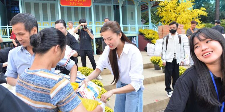 Top 2 Miss Cosmo 2024 lần đầu thực hiện hoạt động thiện nguyên lan toả yêu thương dịp Tết nguyên đán