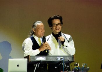 Hà Anh Tuấn phát hành album “Chân Trời Rực Rỡ” và “Người Việt Nam” trên các nền tảng phát nhạc trực tuyến.