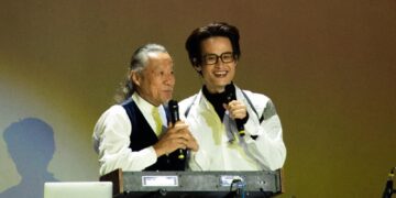 Hà Anh Tuấn phát hành album “Chân Trời Rực Rỡ” và “Người Việt Nam” trên các nền tảng phát nhạc trực tuyến.