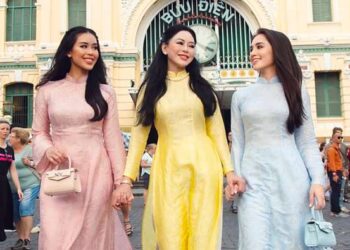 Doanh nhân Thuỷ Tiên tươi trẻ sánh đôi với con gái