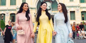 Doanh nhân Thuỷ Tiên tươi trẻ sánh đôi với con gái