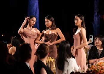 Miss cosmo 2024 – Ketut Permata Juliastrid tỏa sáng trên sàn diễn đẳng cấp nhất của Bvlgari