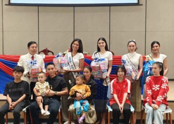 Hoa hậu Ketut Permata Juliastrid cùng tổ chức Miss Cosmo gặp gỡ thủ tướng Lào