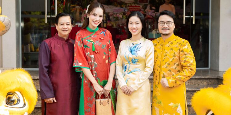 Đại hội xin vía, nhả vía đầu năm của hoa hậu, á hậu