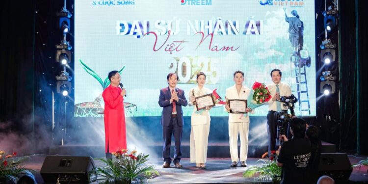 Lưu Thế Truyền và Nguyễn Lê Lâm Ngân chiến thắng giải thưởng Đại sứ nhân ái Việt Nam 2025