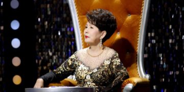 Danh ca Phương Dung nổi danh với tà áo dài trắng   