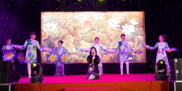 Hàng nghìn người đổ về Lễ hội Dinh Cô 2025