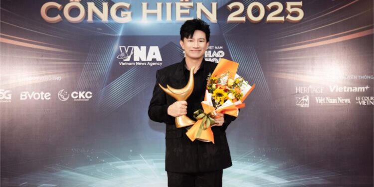 Mới ra mắt 1 năm nhưng Dược sĩ Tiến và “đứa con tinh thần” Trẻ Concert đã ẵm giải “Ấn tượng Cống Hiến”