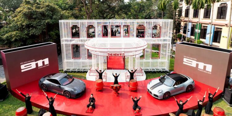 Độc bản. Kinh điển. Porsche 911 mới chính thức ra mắt tại Hà Nội