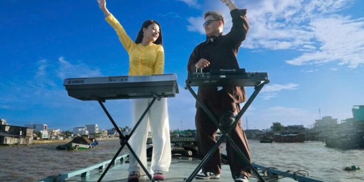  Trúc Thy khuyến khích Thanh Nhã thực hiện nhiều MV tươi đẹp về quê hương