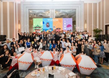 Gian hàng Đài Loan với góc chụp toàn cảnh 360 độ, thắp sáng Hội chợ du lịch Hà Nội – Việt Nam