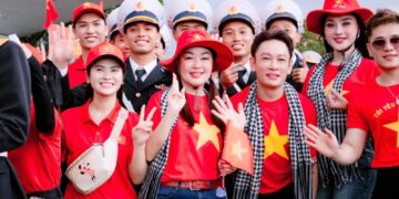 Hoa hậu Hoàng Thanh Nga, Lâm Khánh Chi hòa chung niềm tự hào cùng các chiến sĩ tại Quân đoàn 34