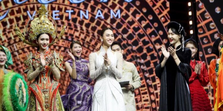 Nguyễn Cao Minh Anh giành chiến thắng Best National Costume của Miss International Queen Vietnam 2025