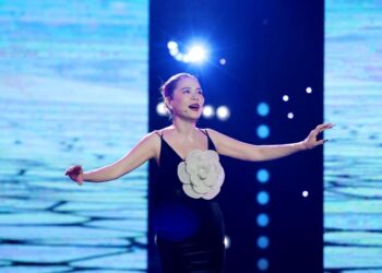 Ca sĩ Mỹ Lệ tiết lộ yếu tố để “tỏa sáng” bền vững với nghệ thuật, dành vài tiếng mỗi ngày để tập đàn cello