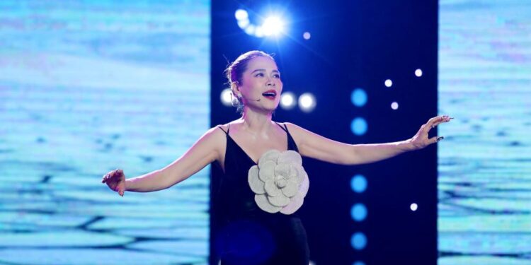 Ca sĩ Mỹ Lệ tiết lộ yếu tố để “tỏa sáng” bền vững với nghệ thuật, dành vài tiếng mỗi ngày để tập đàn cello