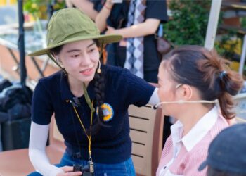 CEO Phạm Kim Dung, đạo diễn Hoàng Nhật Nam xúc động hoàn cảnh người cha nuôi 4 con trong phòng tắm 500.000 đồng