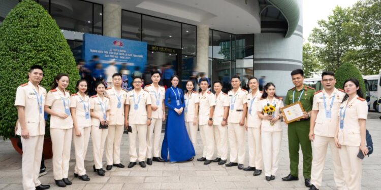 Hoa hậu Thanh Thủy cùng các đại biểu ưu tú tại Đại hội Thanh niên tiên tiến tiếp nối lý tưởng của Bác Hồ