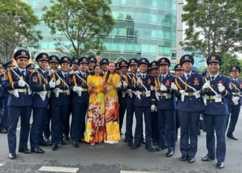 Giám đốc Quốc Gia Ngọc Châu, Giám khảo Hoa Hậu Hoàn Vũ Việt Nam 2025 H’hen Niê rạng rỡ trong đoàn diễu hành mừng 50 năm ngày thống nhất đất nước