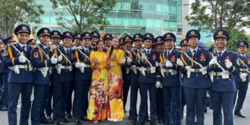 Giám đốc Quốc Gia Ngọc Châu, Giám khảo Hoa Hậu Hoàn Vũ Việt Nam 2025 H’hen Niê rạng rỡ trong đoàn diễu hành mừng 50 năm ngày thống nhất đất nước