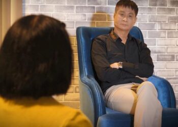 Vợ sinh con gái, cả gia đình chồng hành hạ con dâu, chồng đưa tình nhân về ở chung nhà