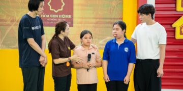 Món quà bất ngờ từ MC Thanh Thảo dành cho cô bé mồ côi mắc u máu bẩm sinh khiến nhiều người xúc động