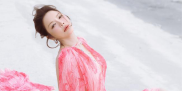 Vẻ đẹp thanh nhã của Lý Nhã Kỳ bay bổng trên Vịnh Hạ Long