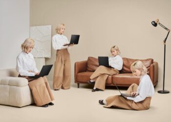 Mua laptop đi học 2025: Mỏng nhẹ, AI, pin lâu đang là “combo” được săn đón