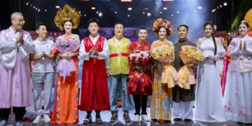 Nhà thiết kế Việt Hùng sáng tạo với áo ngũ thân Huế