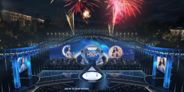 Mãn nhãn với sân khấu lấy cảm hứng từ “cung trăng” và mô hình phi hành gia khổng lồ tại Hoa Hậu Hoàn Vũ Việt Nam 2025