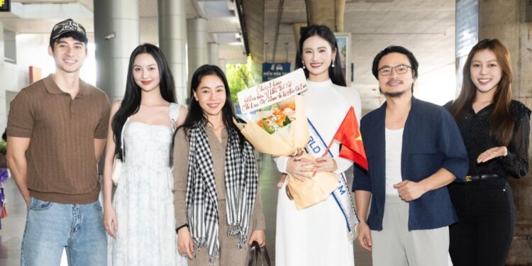 Ý Nhi hoàn thành hành trình Miss World, về nước trong vòng tay người hâm mộ