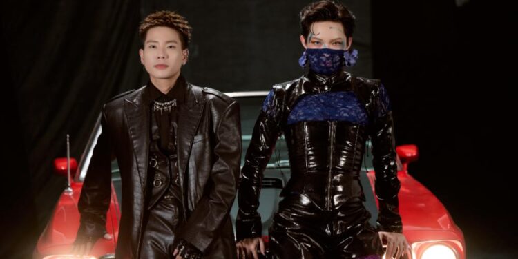 Thoát hình ảnh hoàng tử ballad, Quân A.P cháy hết mình cùng Pháp Kiều trong  Falling With You