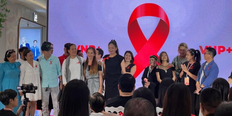 Nhiều nghệ sĩ đồng hành cùng cộng đồng sống chung với HIV