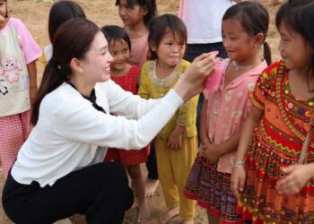 Hoa hậu Tiểu Vy cải thiện điều kiện sống cho trẻ em tại Vĩnh Long