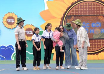 Cuộc đời nở hoa Tập 15: Hera Ngọc Hằng nghẹn ngào nhớ về bố, ca sĩ Ngọc Sơn cảm phục người cha “gà trống nuôi con”