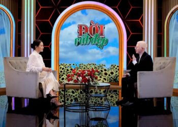 Bài thuyết trình chấn động của chàng trai bạch tạng Thạch Trần Bạch Long khiến thầy cô, bạn bè phải thay đổi góc nhìn