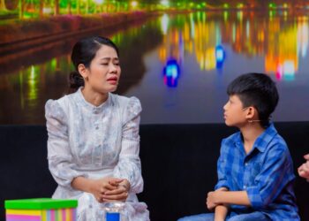 Cha bị tai biến, cậu bé 11 tuổi Công Vinh khiến  MC Ốc Thanh Vân xúc động vì sự “hiểu chuyện”