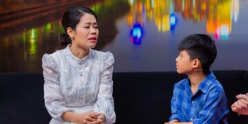 Cha bị tai biến, cậu bé 11 tuổi Công Vinh khiến  MC Ốc Thanh Vân xúc động vì sự “hiểu chuyện”
