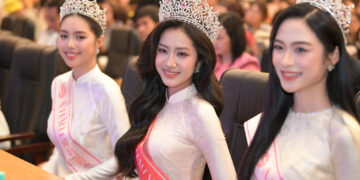 Hoa Hậu Việt Nam Hà Trúc Linh, Á Hậu Châu Anh, Á Hậu Vân Nhi  về trường Đại học Tài chính – Marketing giao lưu cùng sinh viên