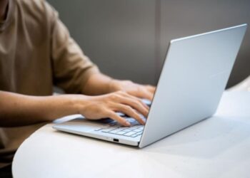 ASUS phổ cập laptop AI tại Việt Nam, hoàn thiện dải sản phẩm Vivobook S14 với đầy đủ phiên bản Intel, AMD và Snapdragon