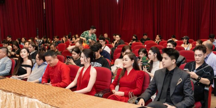 Hoa hậu Hoàng Thanh Nga “cháy show” tại các sự kiện