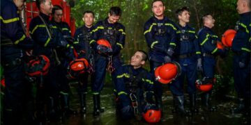 Ngô Kiến Huy, Liên Bỉnh Phát băng rừng, lội suối để giải cứu nạn nhân trong đêm mưa kinh hoàng